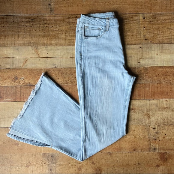 Forever 21 Split Bell Bottoms Light Wash 30 - Picture 2 of 7